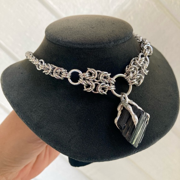 Handmade maille black tourmaline gemstone boho goth silver stone necklace - Picture 3 of 14